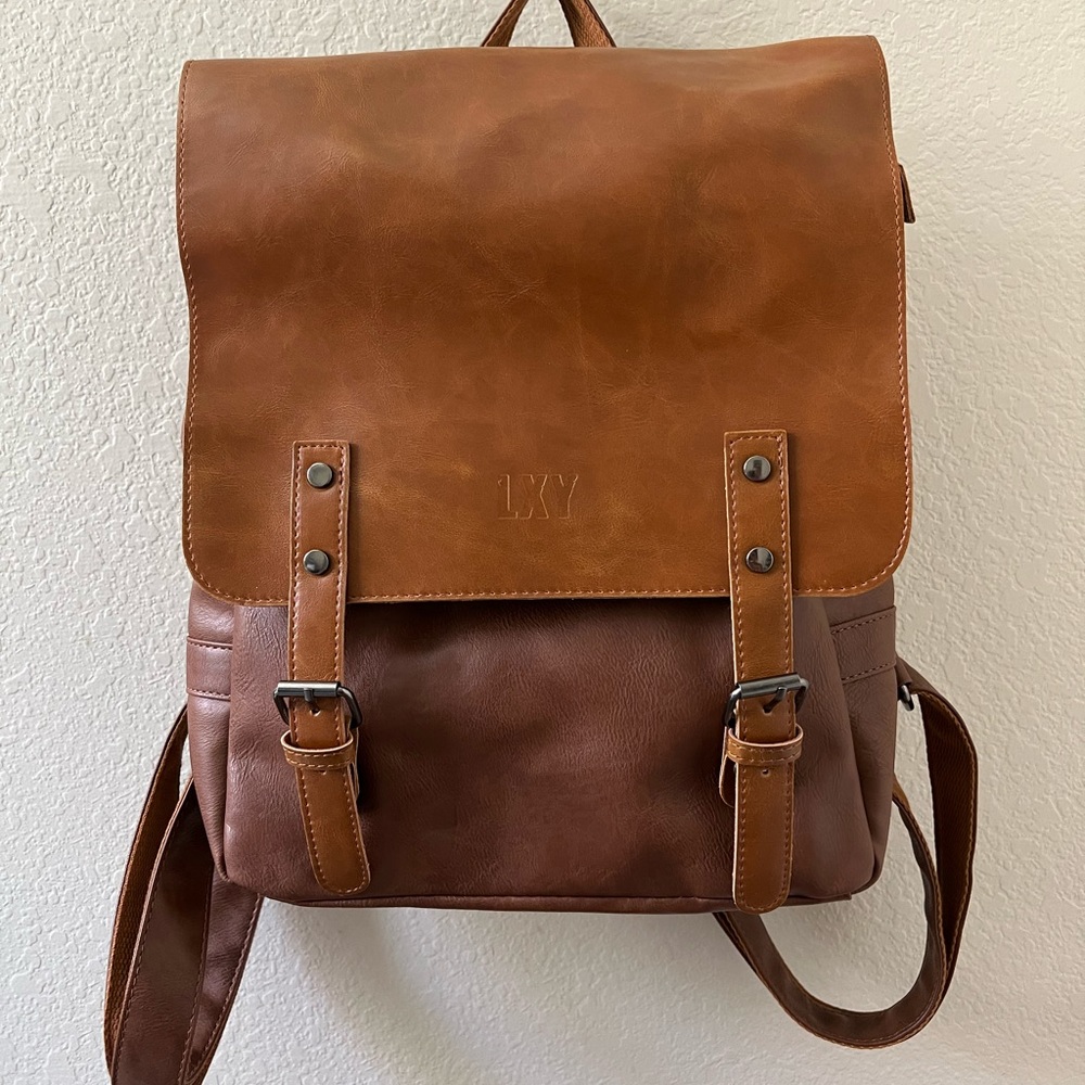 LXY medium sized leather backpack